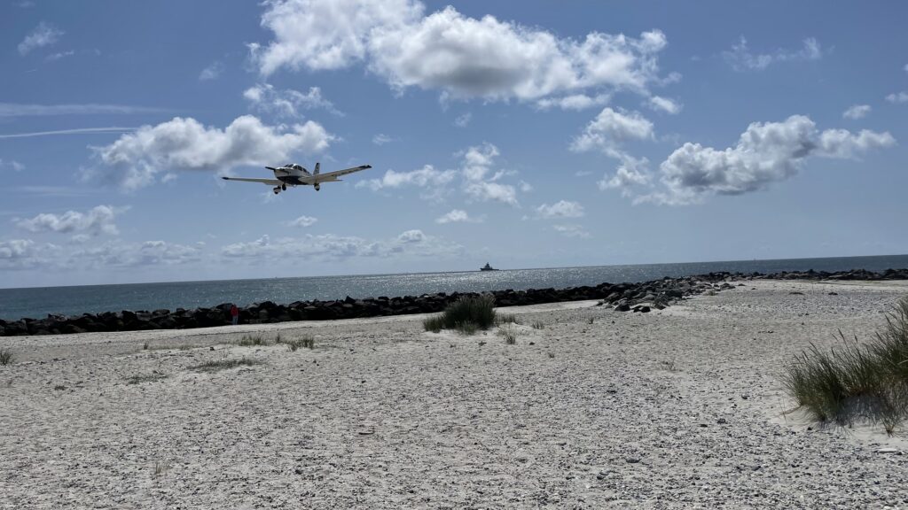 other aircraft on final approach to land on Helgoland dune island